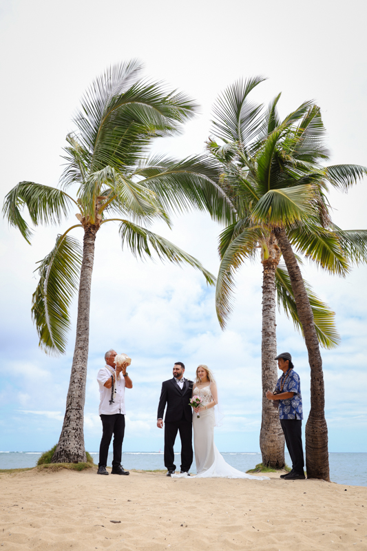 Couple vow renewal in Hawaii